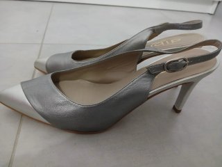 Zapatos de salón O.O tacón plateado y dorado