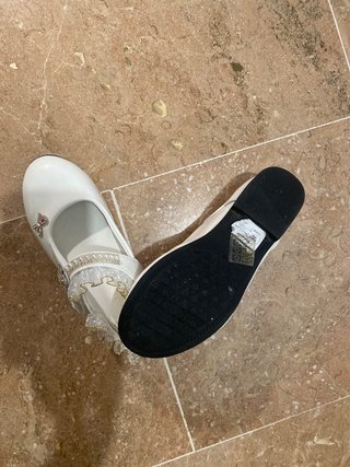Zapatos de comunión blancos son 34 dan talla 33