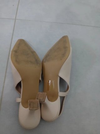 Zapatos de tacón beige