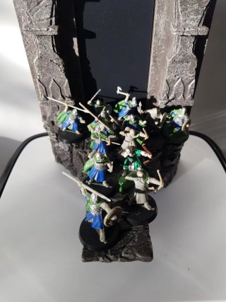 13 Guerreros Rohan Warhammer ESDLA