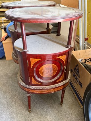 Mesitas auxiliares antiguas de madera y cristal