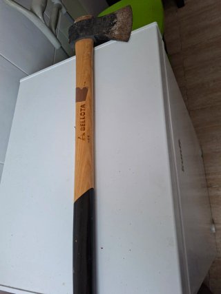 Hacha Vizcaina de Bellota 1200 gr. Mango 70 cm