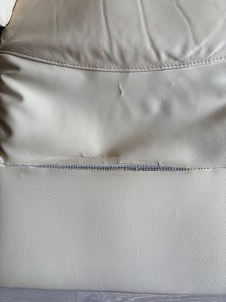 Sofá de piel beige