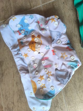Pañales de tela reutilizables con dibujos