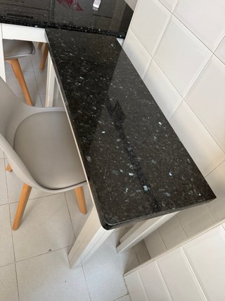 Mesa cocina estrecha encimera piedra