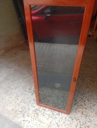 Mueble metálico con cristal