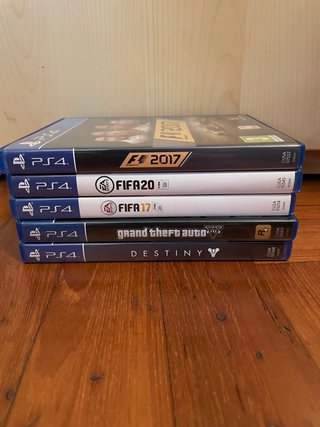 PS4 (PlayStation 4) + 2 Joypad + 5 Giochi