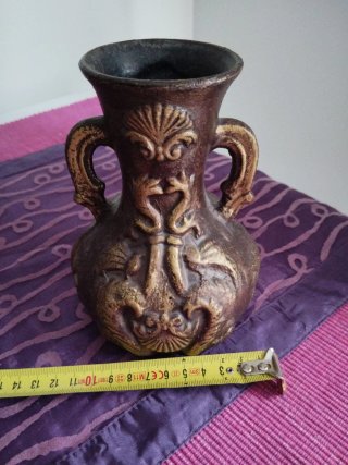 Jarrón decorativo marrón y dorado