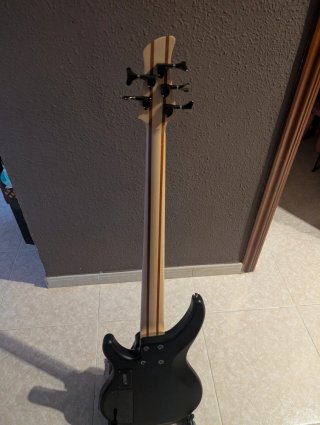 Bajo Yamaha TRBX505
