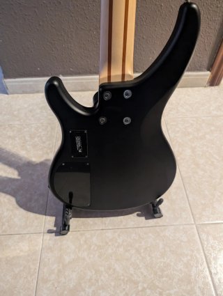 Bajo Yamaha TRBX505