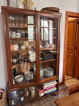 Vitrina antigua de madera y cristal, preciosa.