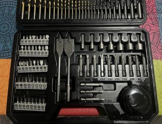 Bosch Juego de 103 piezas mixtas de brocas y punta