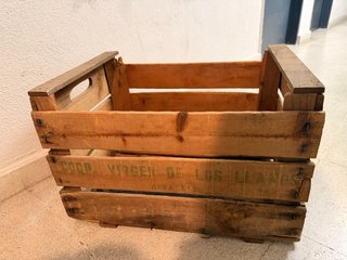 2 Cajas de madera originales de fruteria antigua.