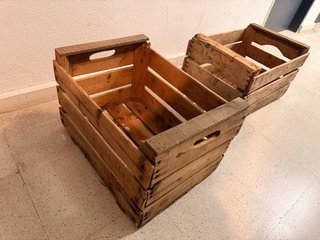 2 Cajas de madera originales de fruteria antigua.