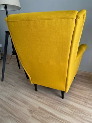 Sillón orejero amarillo Ikea