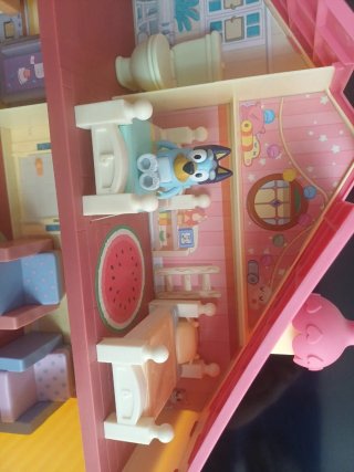 Casita Bluey con 7 figuras