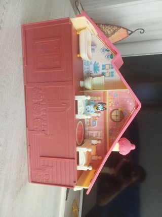 Casita Bluey con 7 figuras