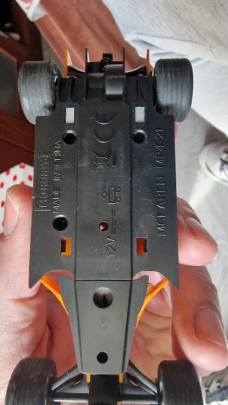 Scalextric McLaren MP4-21