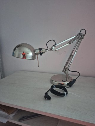 Lámpara de mesa/escritorio metálica plateada