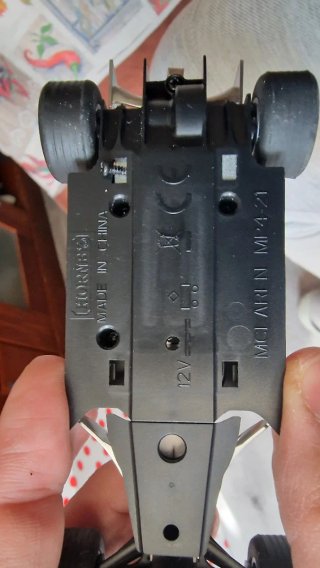 Scalextric McLaren MP4-21