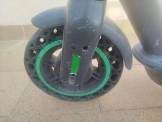 Patinete eléctrico gris