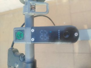 Patinete eléctrico gris