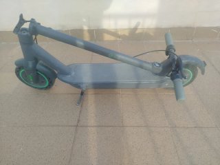Patinete eléctrico gris