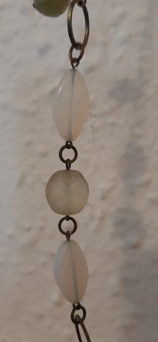 Collar de cuentas verde y blanco