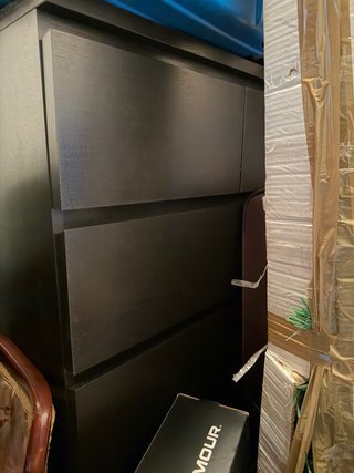 Cómoda Vengué Ikea Negra/Marrón urge venta