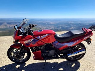 Kawasaki GPZ 500S Roja