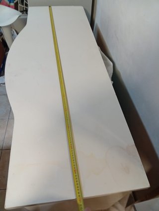 Escritorio o mesa de color blanca