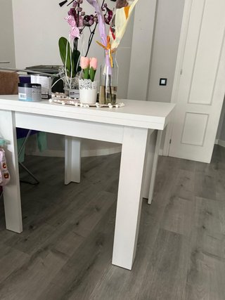 Mesa de comedor de madera blanca extendible