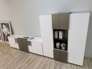 Mueble nuevo en blanco y plata