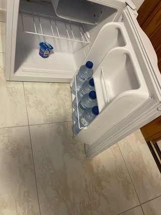 Nevera pequeña blanca
