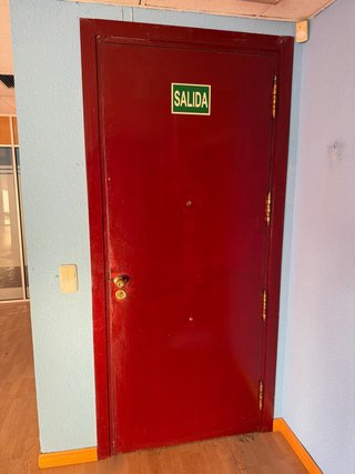 Puerta de casa roja