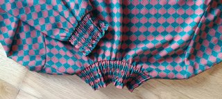 Blusa gasa rombos verde y granate