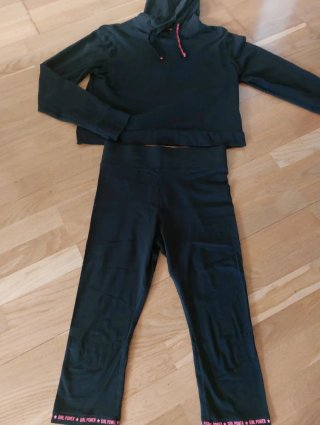 Conjunto deportivo Sfera Sport negro.