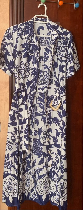 Vestido estampado floral azul y blanco