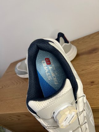 Zapatos de trabajo Airtox grises y blancos