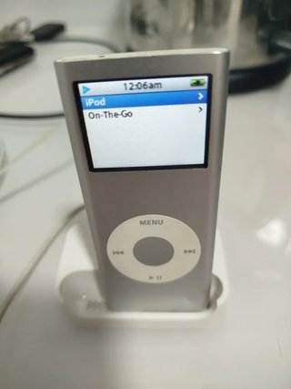 iPod Nano 2da Gen Plata, Base cargadora + Cargador