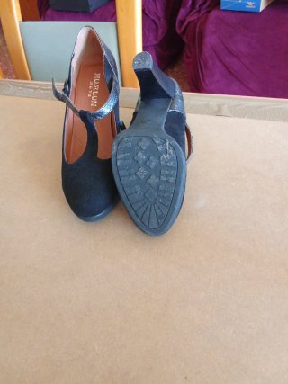Zapatos de vestir negros con tira