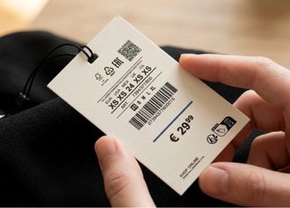 Vestido Pull&Bear negro con etiqueta
