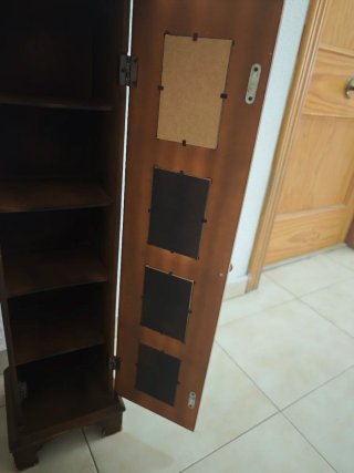 Mueble de madera decorativo