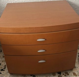 2 mesitas de noche de madera