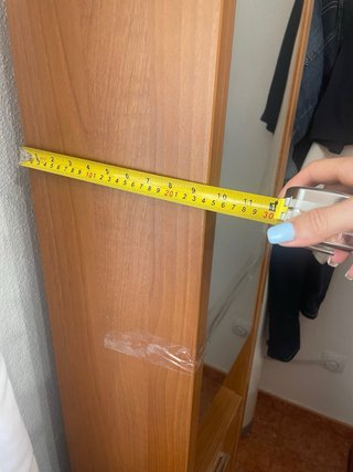 Mueble de baño con lavabo y espejo