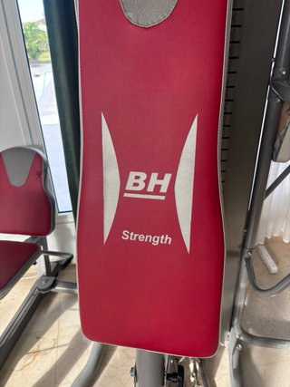 Máquina de gimnasio BH Strength