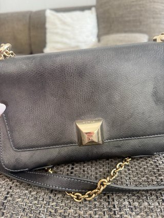 Bolso Furla Gris con Cadena Dorada