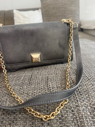 Bolso Furla Gris con Cadena Dorada