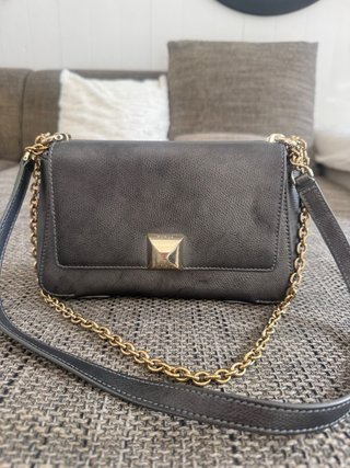 Bolso Furla Gris con Cadena Dorada