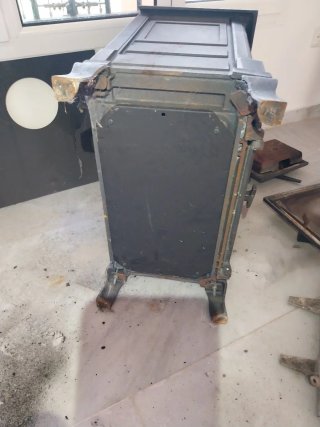 Chimenea de fundición desmontada
